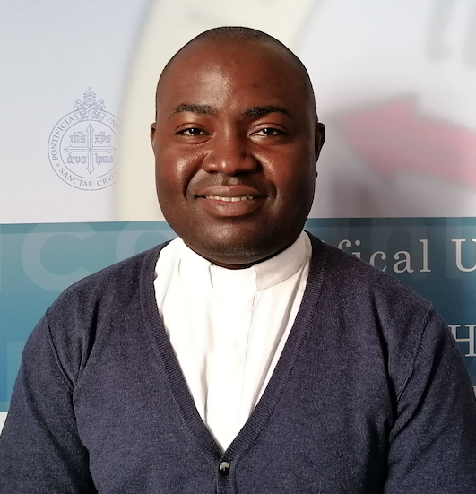 Belvy, sacerdote de Congo, de padre católico y madre evangélica 6 Diandaga