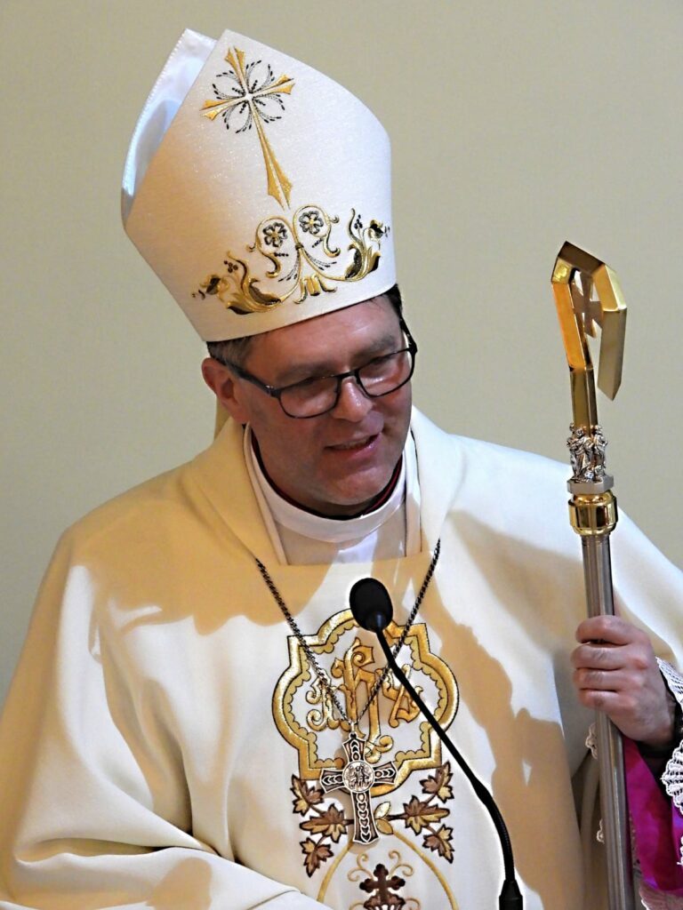Monseñor Yevgeniy Zinkovskiy, obispo auxiliar de Karaganda, Kazajistán 6 Recorrido Pastoral CARF -Monseñor Yevgeniy Zinkovskiy, obispo de Kazajistán - diócesis de Karaganda