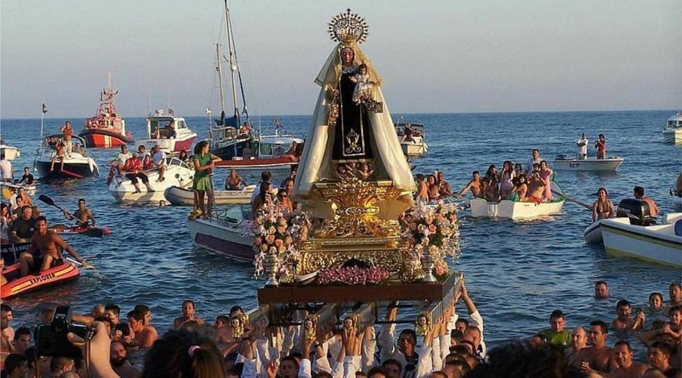 Virgen del Carmen, 16 de julio: tradiciones y fiestas en su honor 2 virgen del carmen marineros