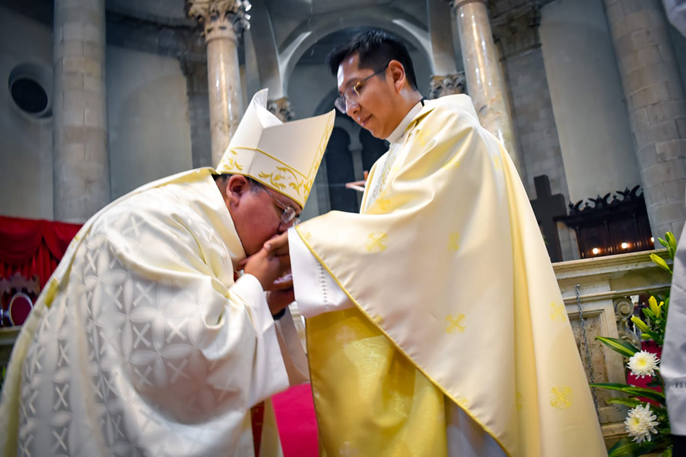 Ser sacerdote en Bolivia, un regalo para los fieles 3 Manuel Guzman Ordenacion Sacerdotal